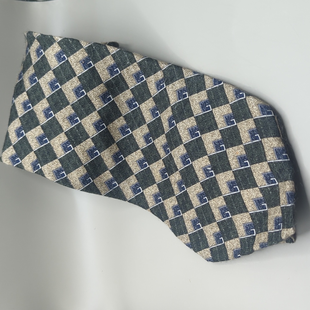 KENNETH COLE NEW YORK Neck Tie 100% Silk Green Beige Geometric